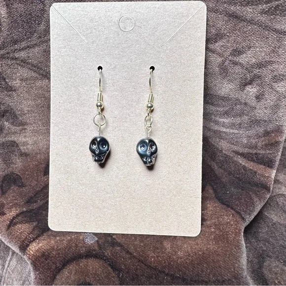 Black skull earrings handmade gold tone color - Picture 4 of 6